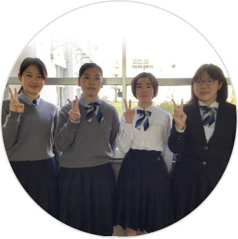 写真：Yuina KOMATSU,Shiho UEMURA,Fuka HIRATA, and Nanako GODA